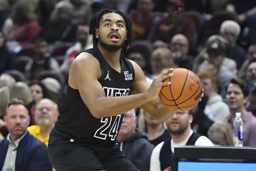 开云体育登录-德甲争冠战焦点战，猛龙速胜篮网