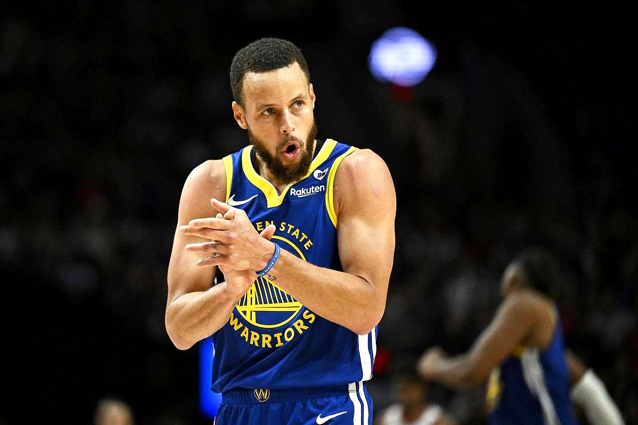 开云下载-NBA｜库里止步，争议判罚的简单介绍