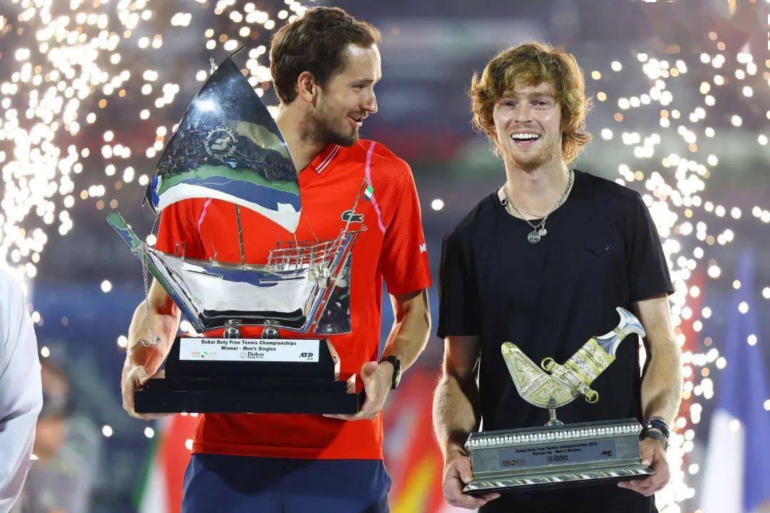 开云体育下载-温网完胜ATP总决赛，梅德韦杰夫统治全场的简单介绍