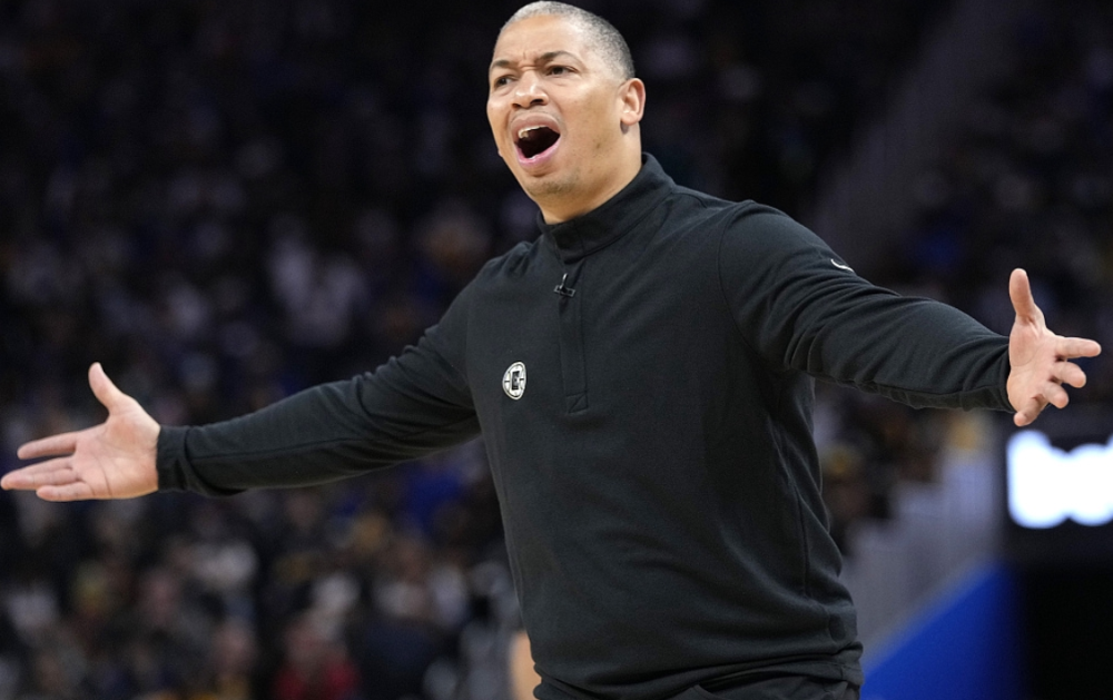 开云体育官网-魔术翻盘新疆队,乔治高光表现