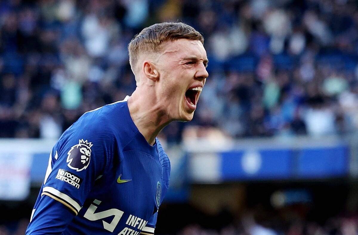 开云体育在线-切尔西鏖战塞维利亚，皮克高光表现