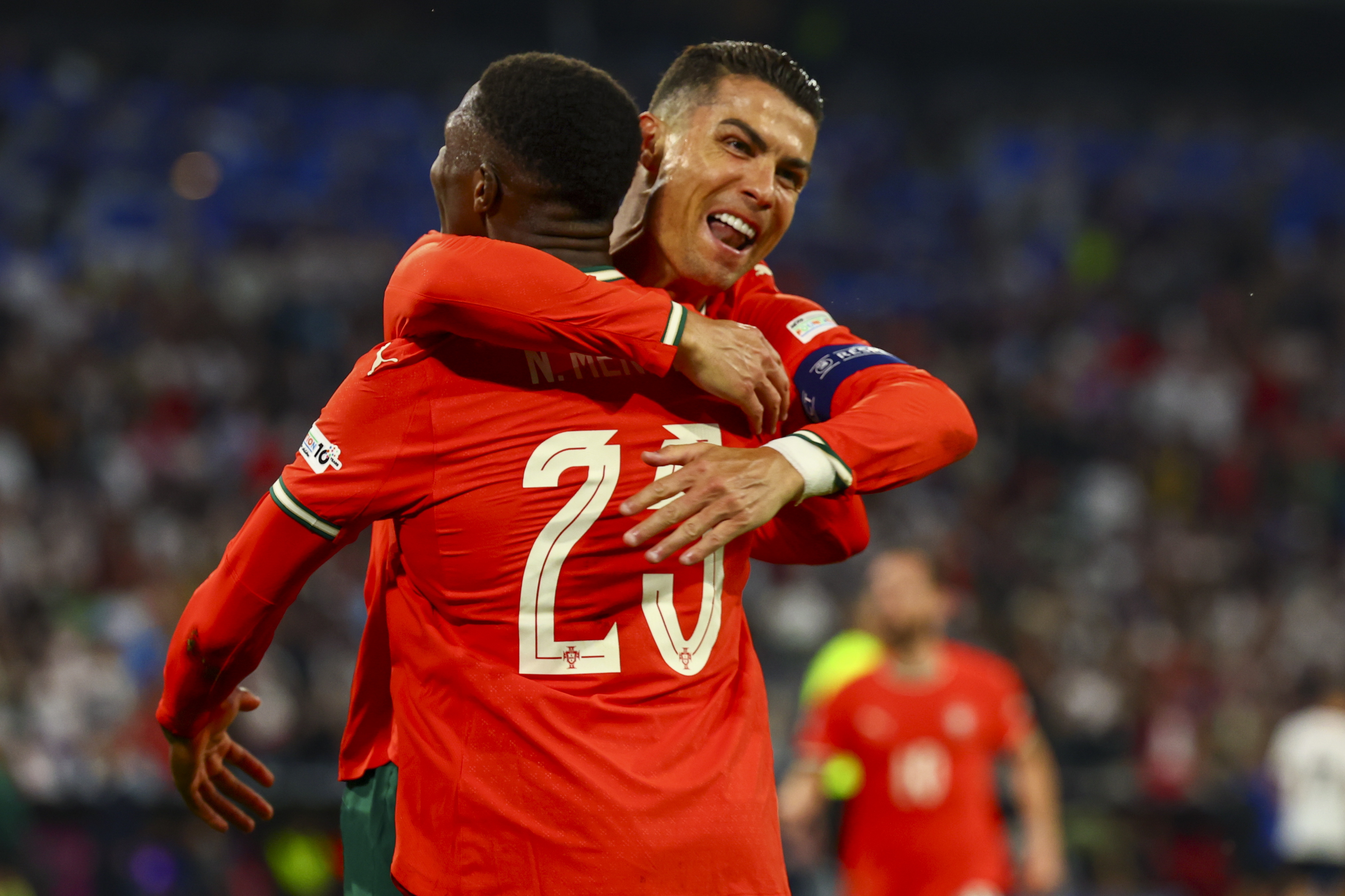 开云平台-欧洲国家足球队取得连胜劲头