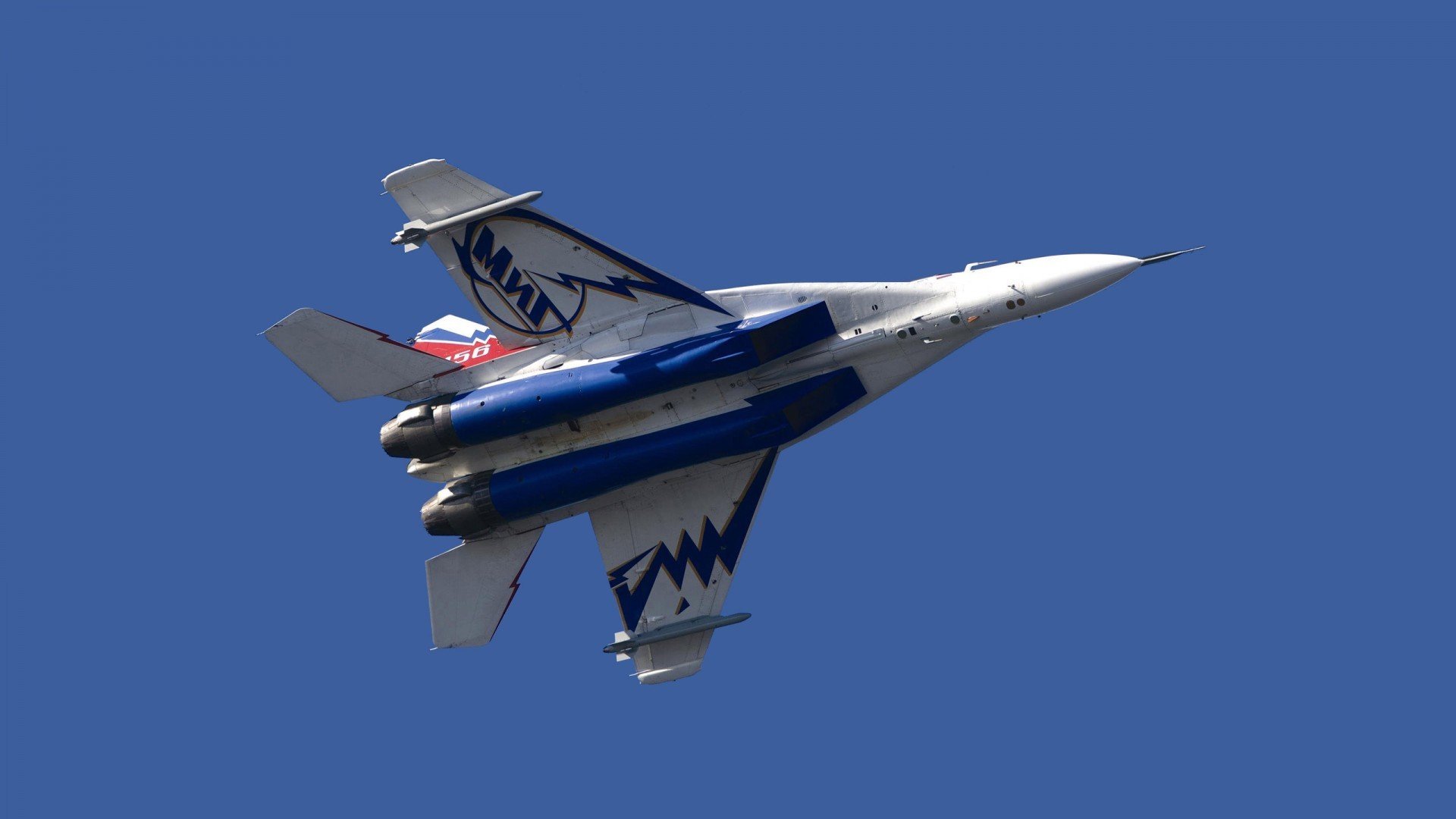 开云体育入口-逆转与接管，从德国战车到F1赛道，C罗的跨界争冠传奇