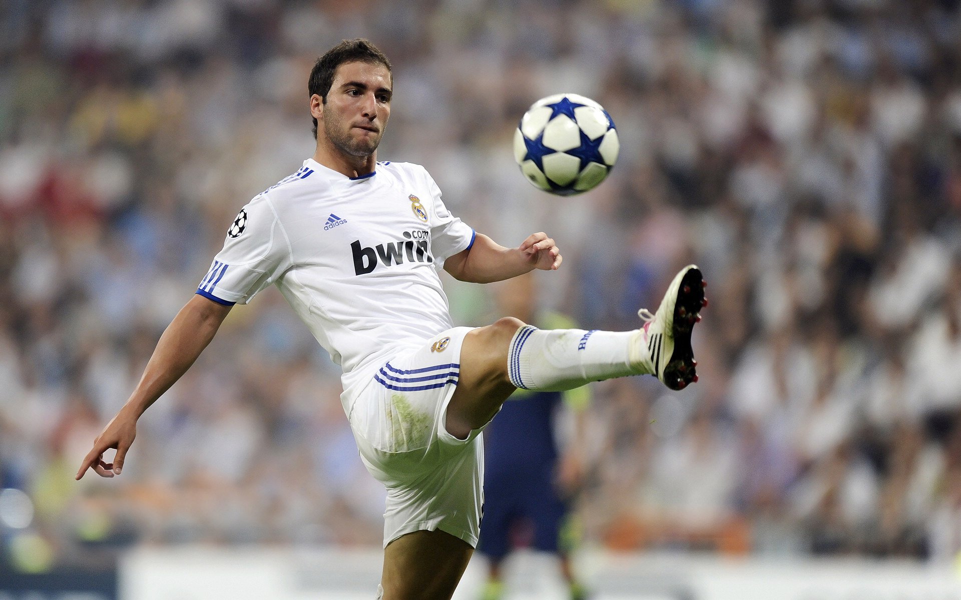 开云平台-奥亚尔萨瓦尔闪电破门引爆全场,伊朗险胜玻利维亚惊险晋级