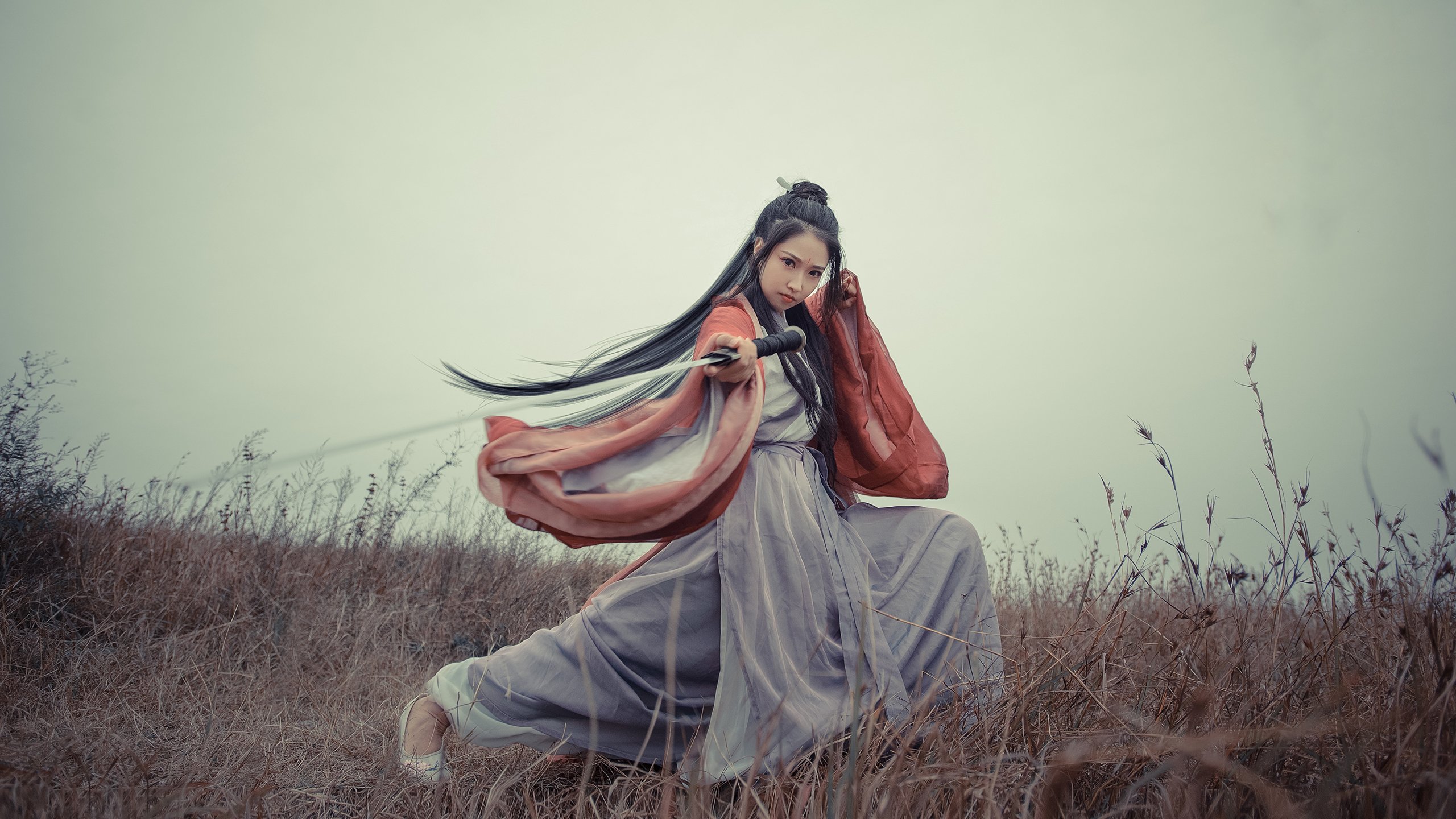 开云体育官方网站-东欧战场VS绿茵对垒，顿巴斯烽火与拜仁铁蹄下的生存之战